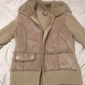 Nude/beige knit, suede & faux fur collar sweater